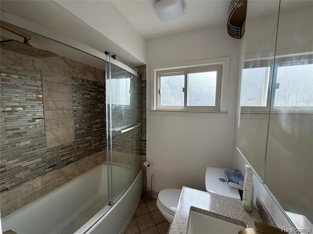 1749 Lexington Pkwy - Photo 5 of 13