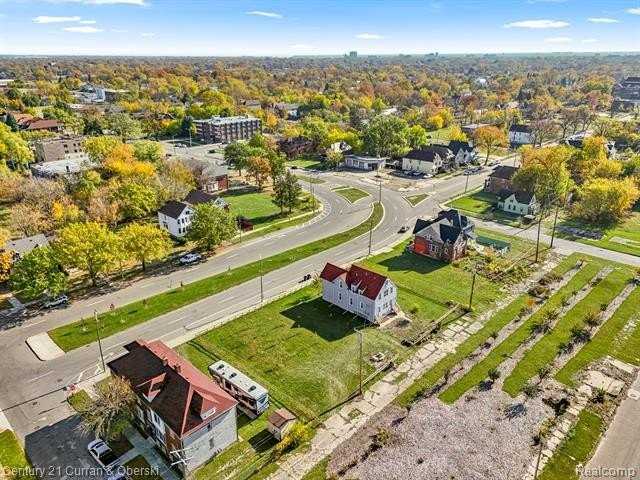 1973 E Grand Unit B Boulevard - Photo 4 of 32