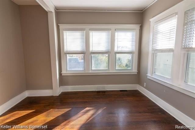 2461 Lothrop St - Photo 2 of 7