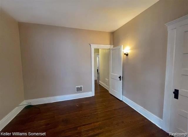 2461 Lothrop St - Photo 4 of 7