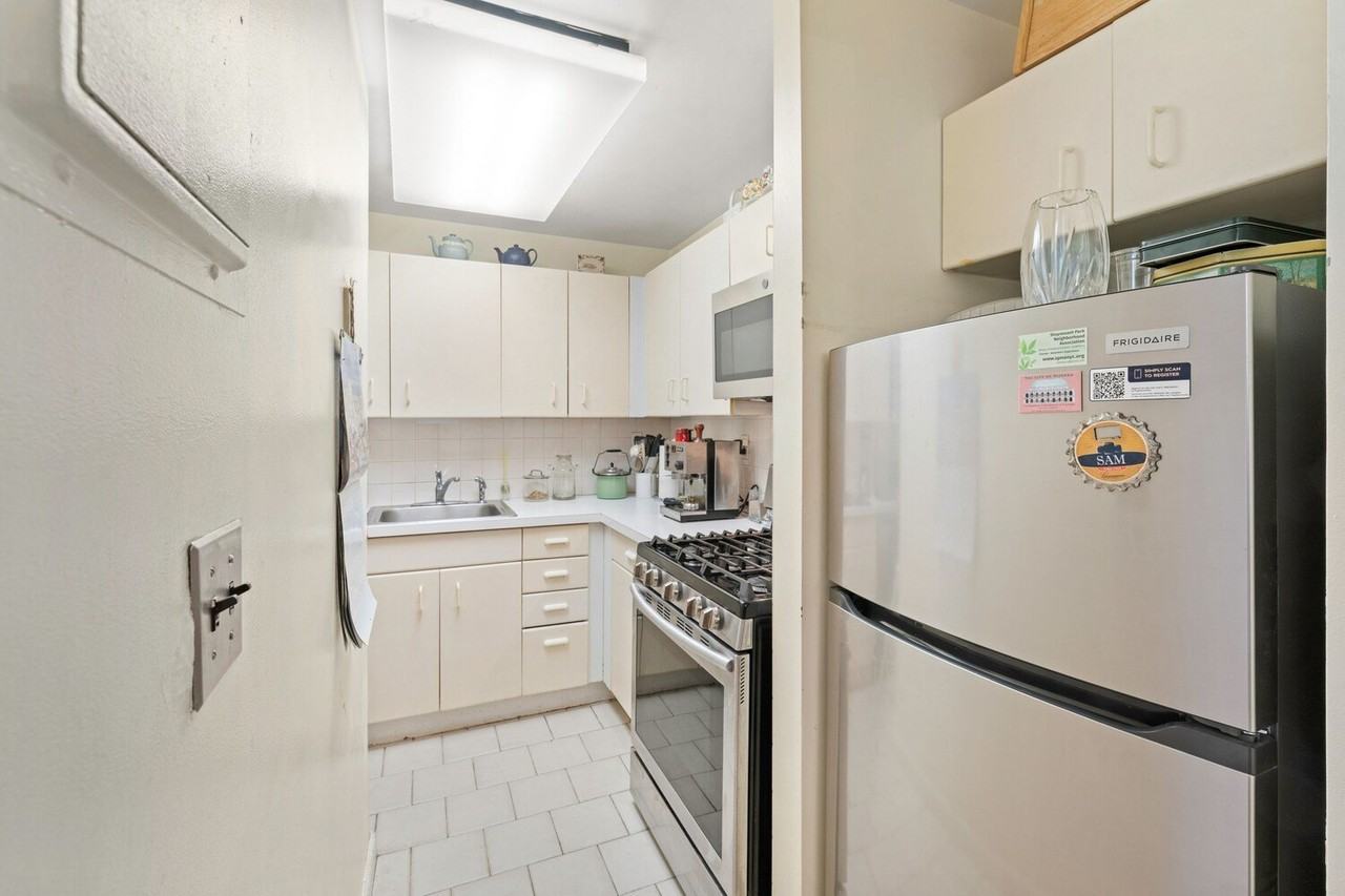 77 Horatio St #3A - Photo 2 of 9