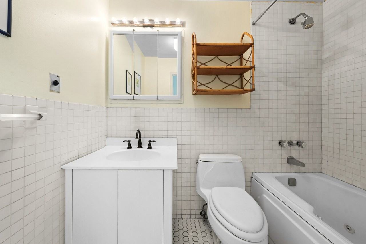 77 Horatio St #3A - Photo 7 of 9