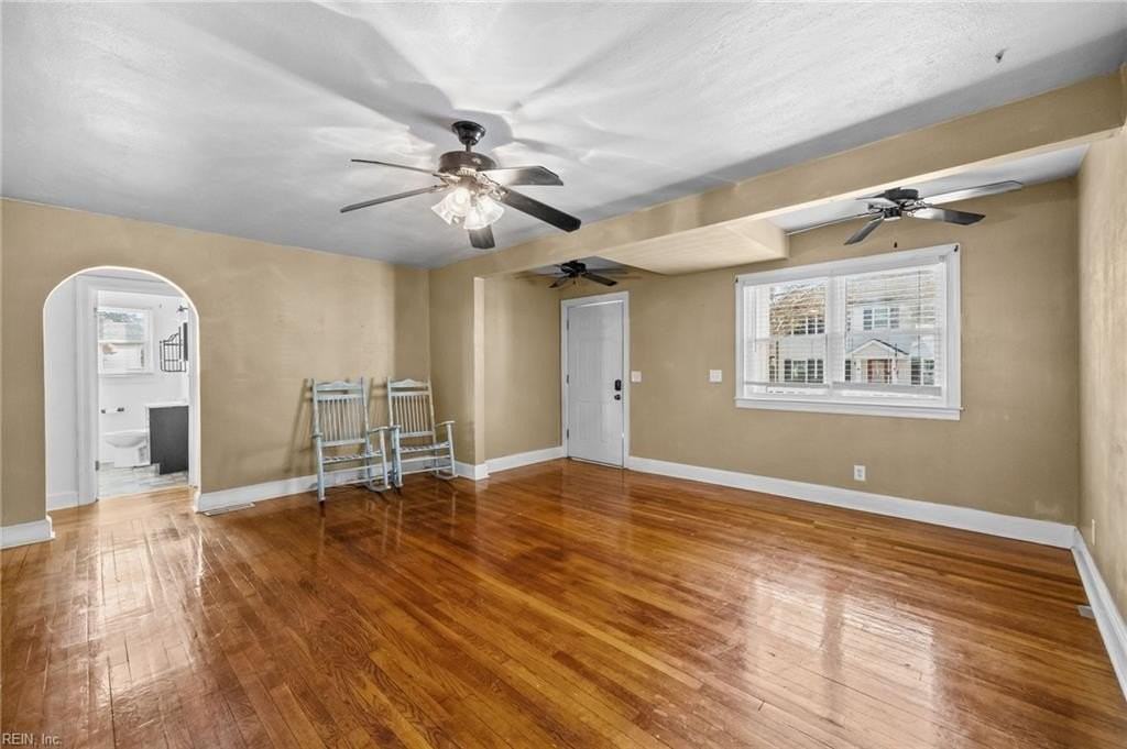 9120 Granby St - Photo 6 of 37