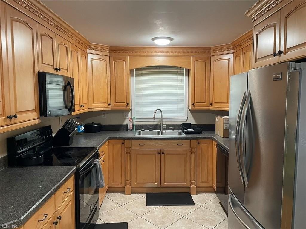 1666 Kempsville Rd - Photo 5 of 29