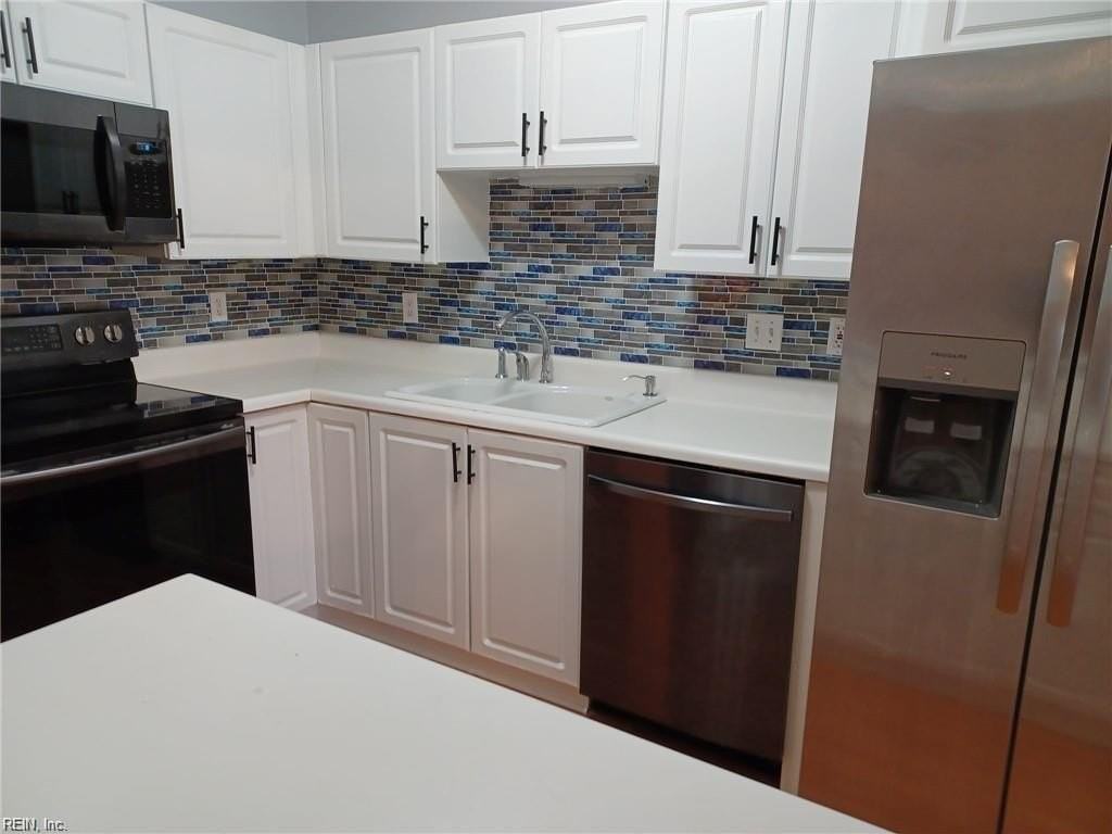 1332 Lake Dr - Photo 4 of 20