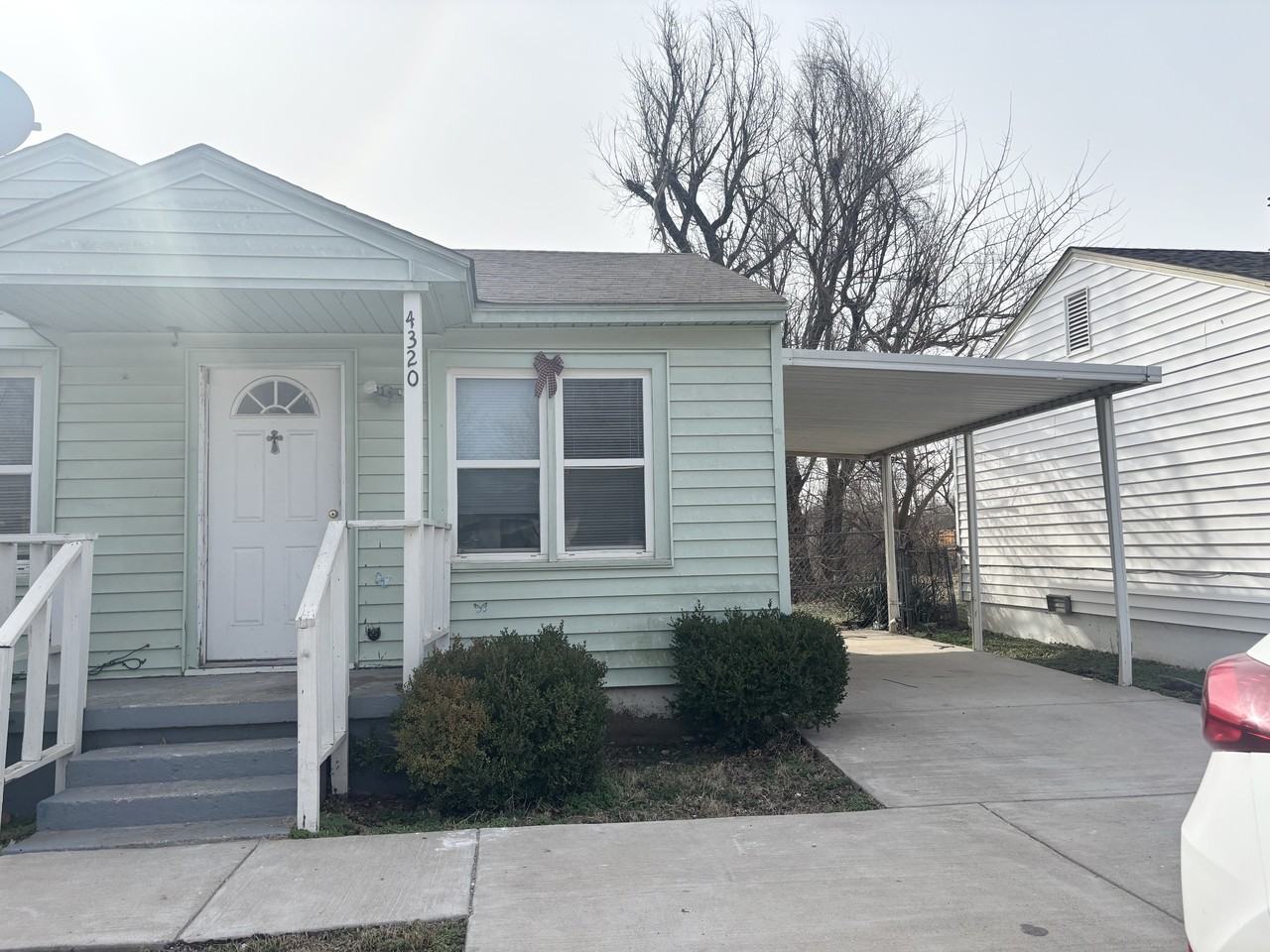 4320 Se 43rd St #1 - Photo 2 of 24