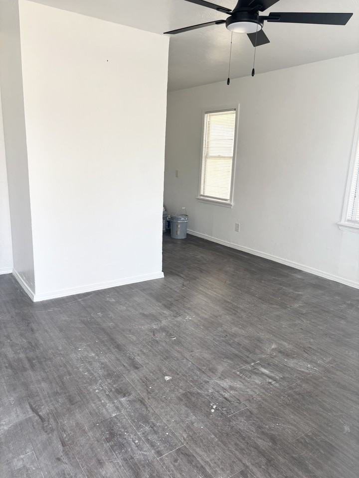 4320 Se 43rd St #1 - Photo 3 of 24