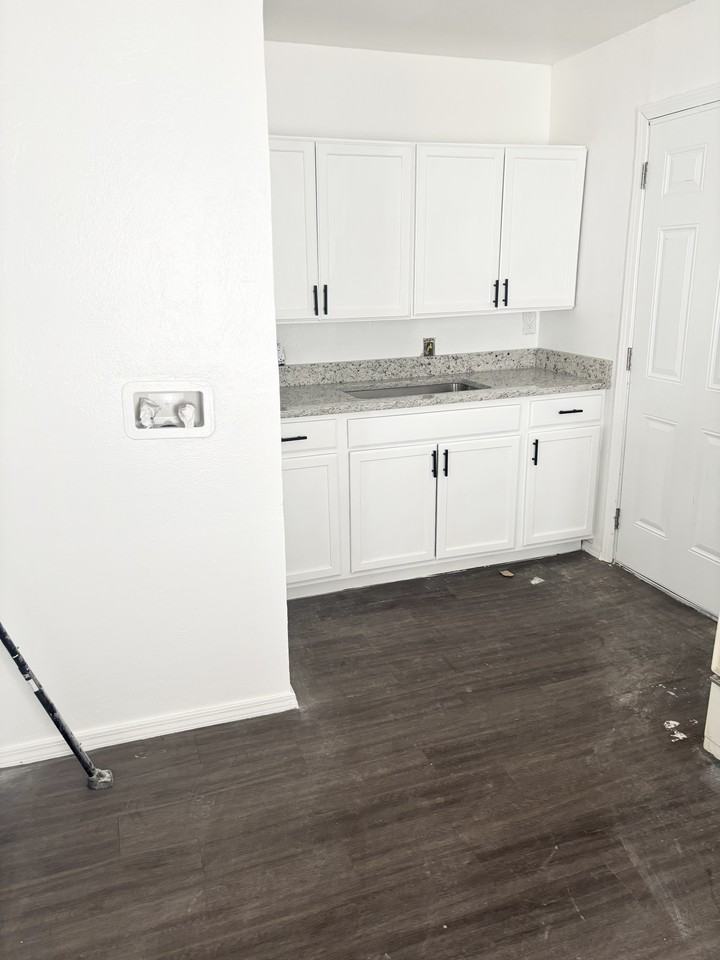 4320 Se 43rd St #1 - Photo 5 of 24