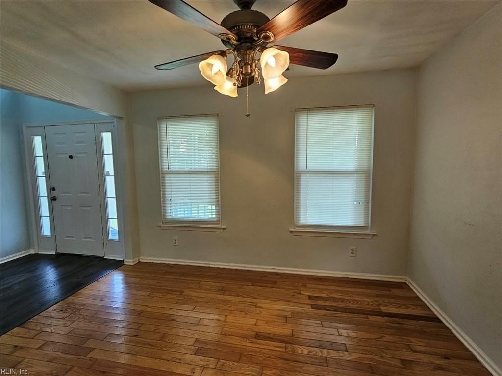 4412 Ellington Ave - Photo 4 of 34