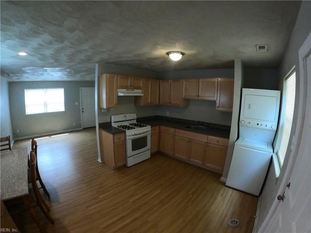 1406 W 39th St - Photo 5 of 20