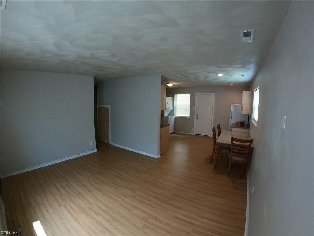 1406 W 39th St - Photo 7 of 20