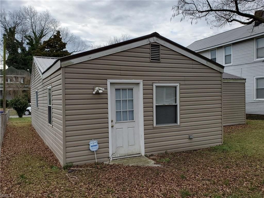 1410 W 39th St - Photo 3 of 16