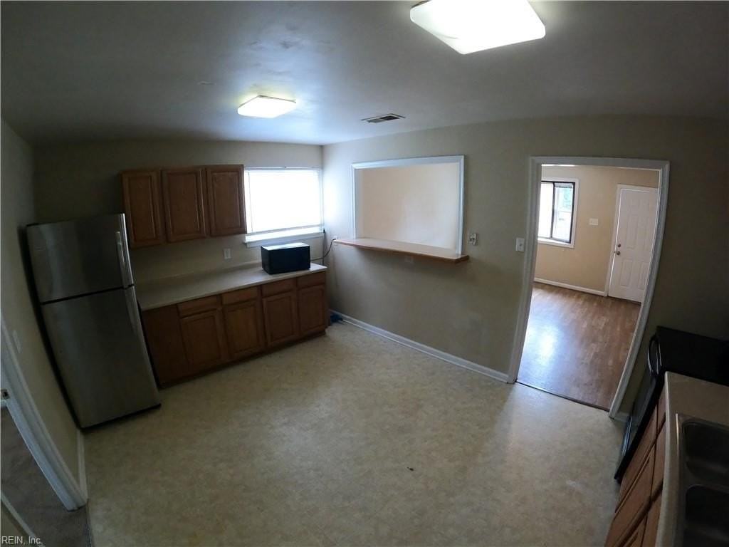 1410 W 39th St - Photo 5 of 16