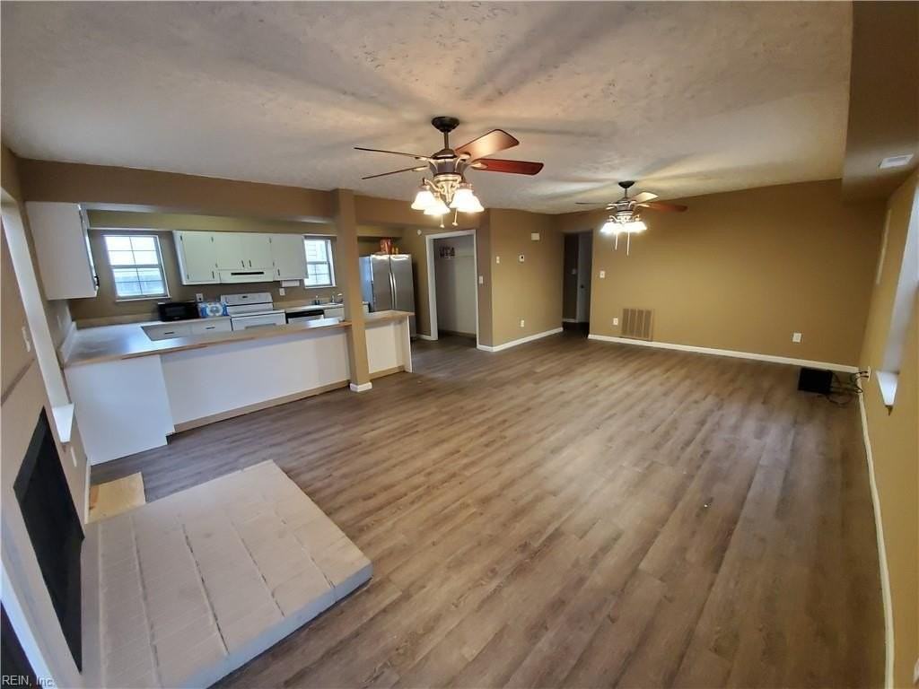 1536 W 40th St - Photo 3 of 32