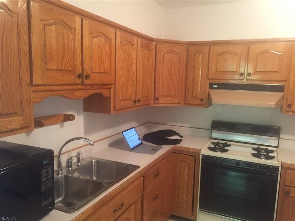 1725 49th St - Photo 4 of 23