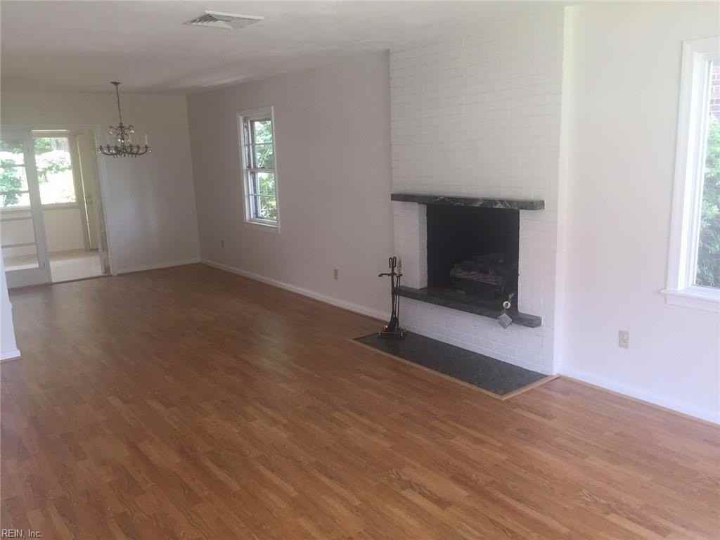 1725 49th St - Photo 5 of 23