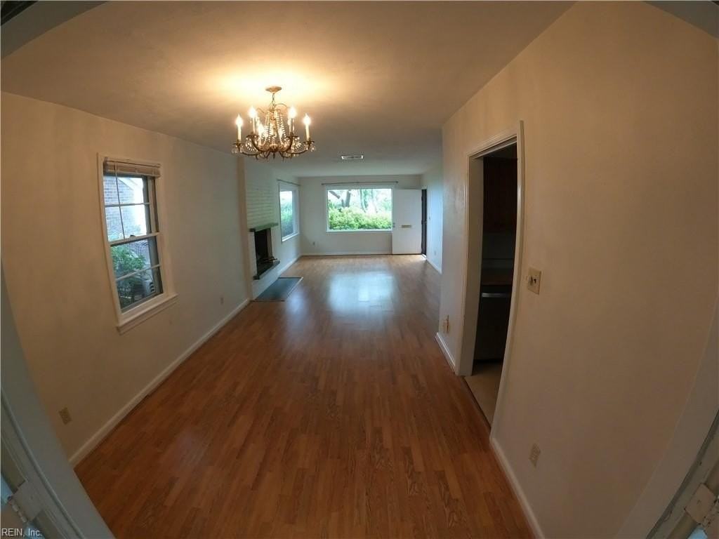 1725 49th St - Photo 7 of 23