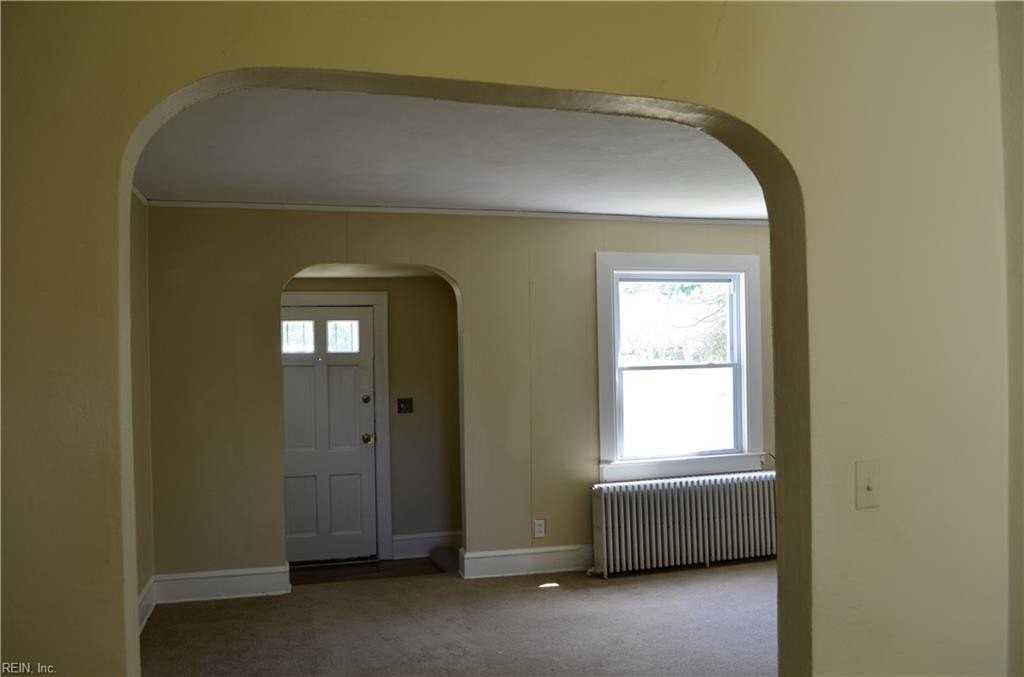 5905 Hampton Blvd - Photo 5 of 44