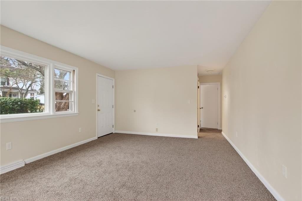 404 Elizabeth St - Photo 2 of 21