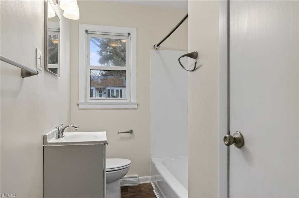 404 Elizabeth St - Photo 5 of 21