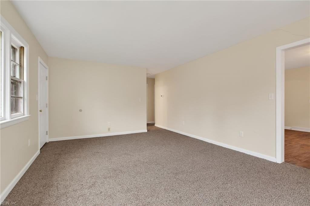 404 Elizabeth St - Photo 7 of 21