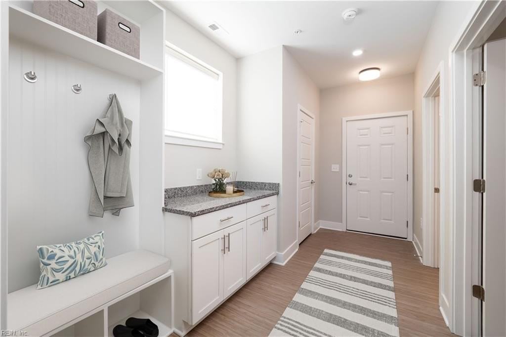 318 34th St #303 - Photo 3 of 15