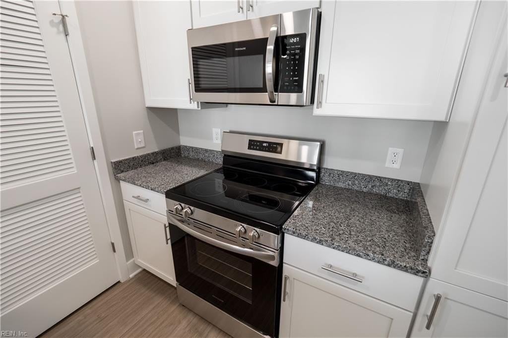 318 34th St #303 - Photo 6 of 15