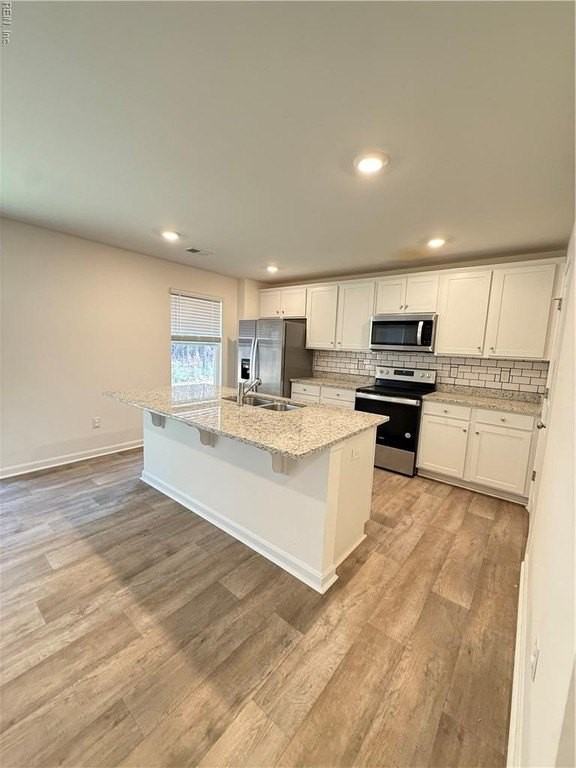 565 Bridgeway Ct - Photo 7 of 24