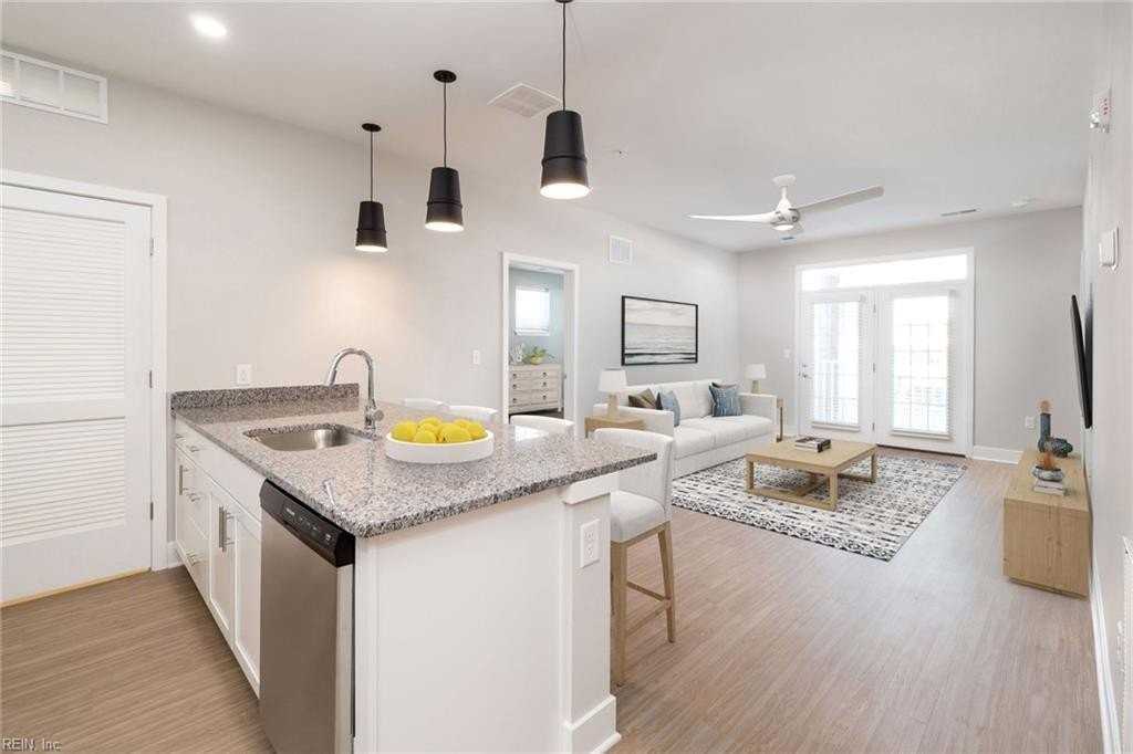 320 34th St #202 - Photo 3 of 23