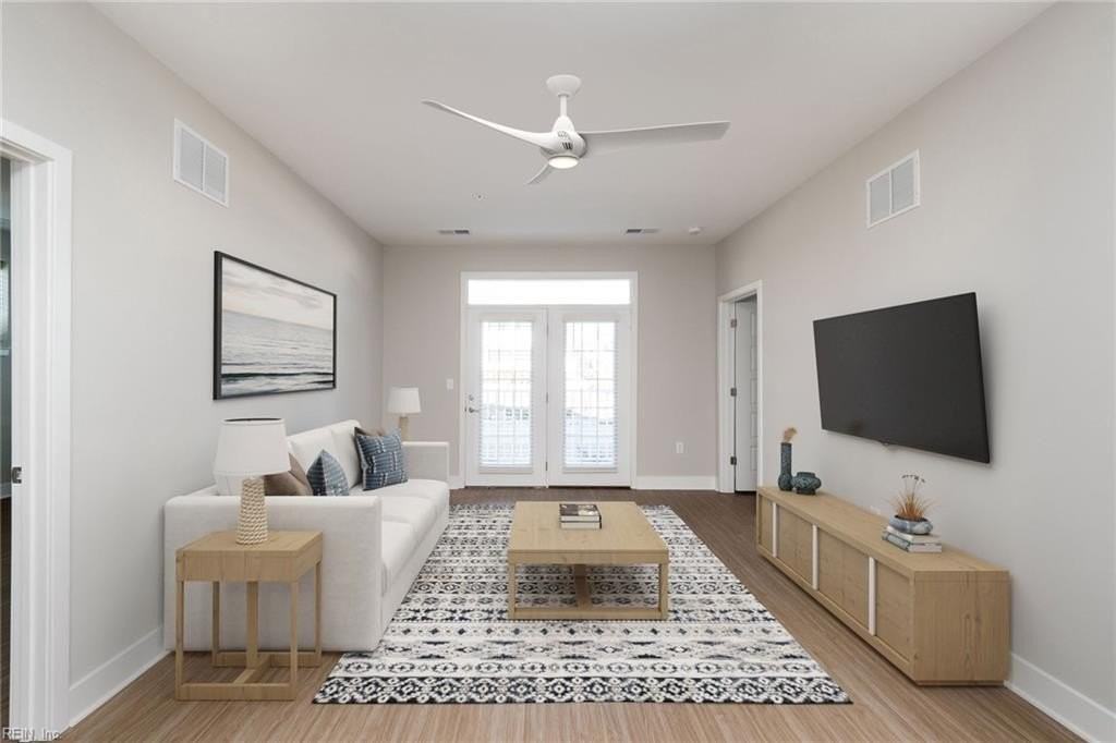 320 34th St #202 - Photo 7 of 23