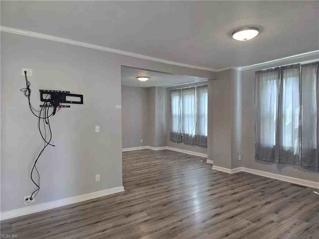 547 Maryland Ave - Photo 2 of 27