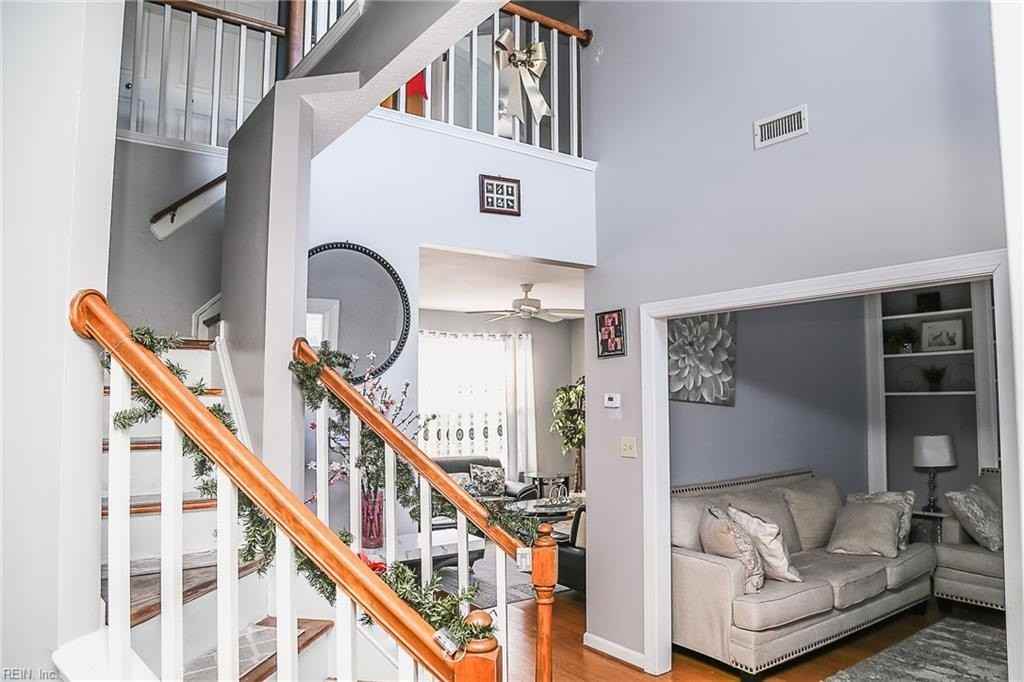 504 Sandcastle Ct - Photo 3 of 50