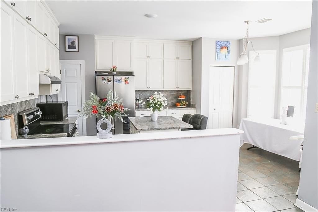 504 Sandcastle Ct - Photo 4 of 50