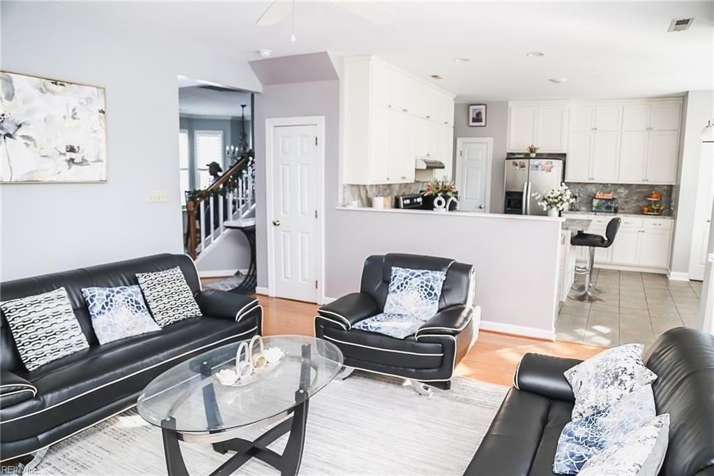 504 Sandcastle Ct - Photo 5 of 50