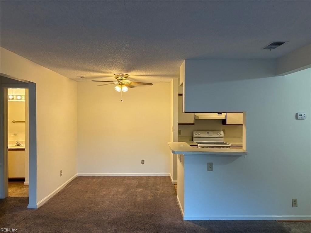 541 Pineland Cir #201 - Photo 4 of 16