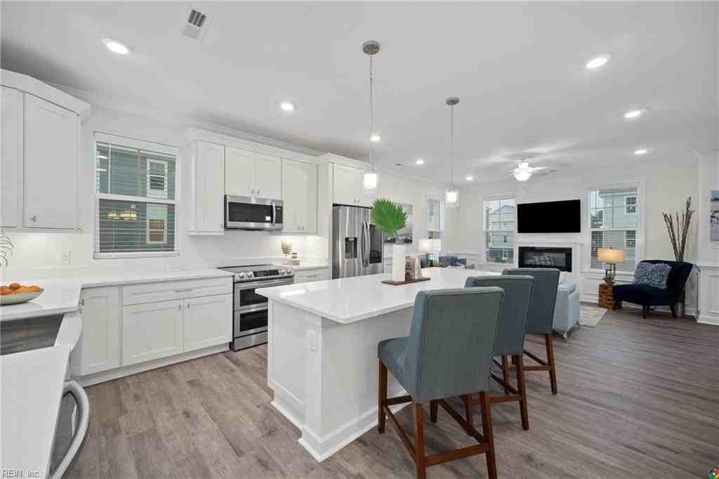 9608 21st Bay St - Photo 5 of 18