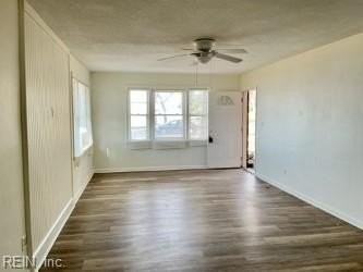 1729 49th St - Photo 3 of 33