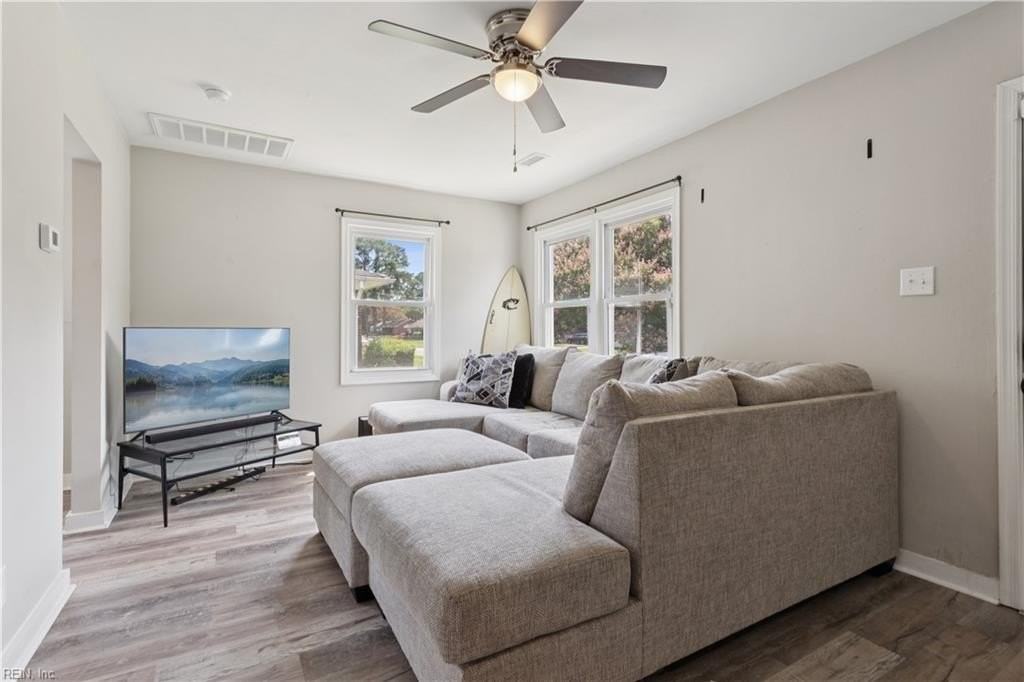 209 Woodstock St - Photo 3 of 29