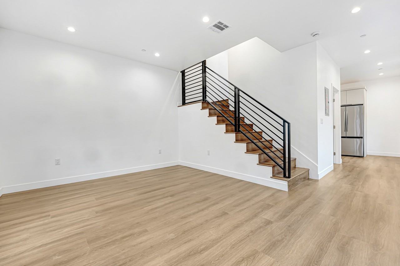 5348 Oakland St #5348 - Photo 4 of 39