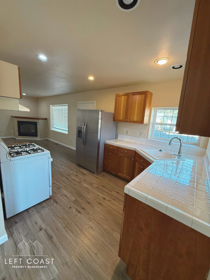 6314 Sw Harbor Ave #1 - Photo 5 of 10