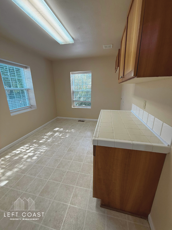 6314 Sw Harbor Ave #1 - Photo 7 of 10