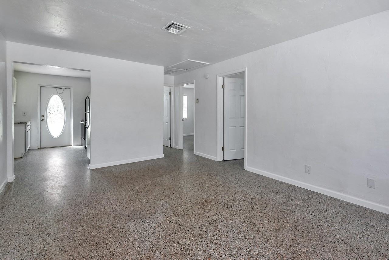 4882 Jefferson Rd - Photo 4 of 41