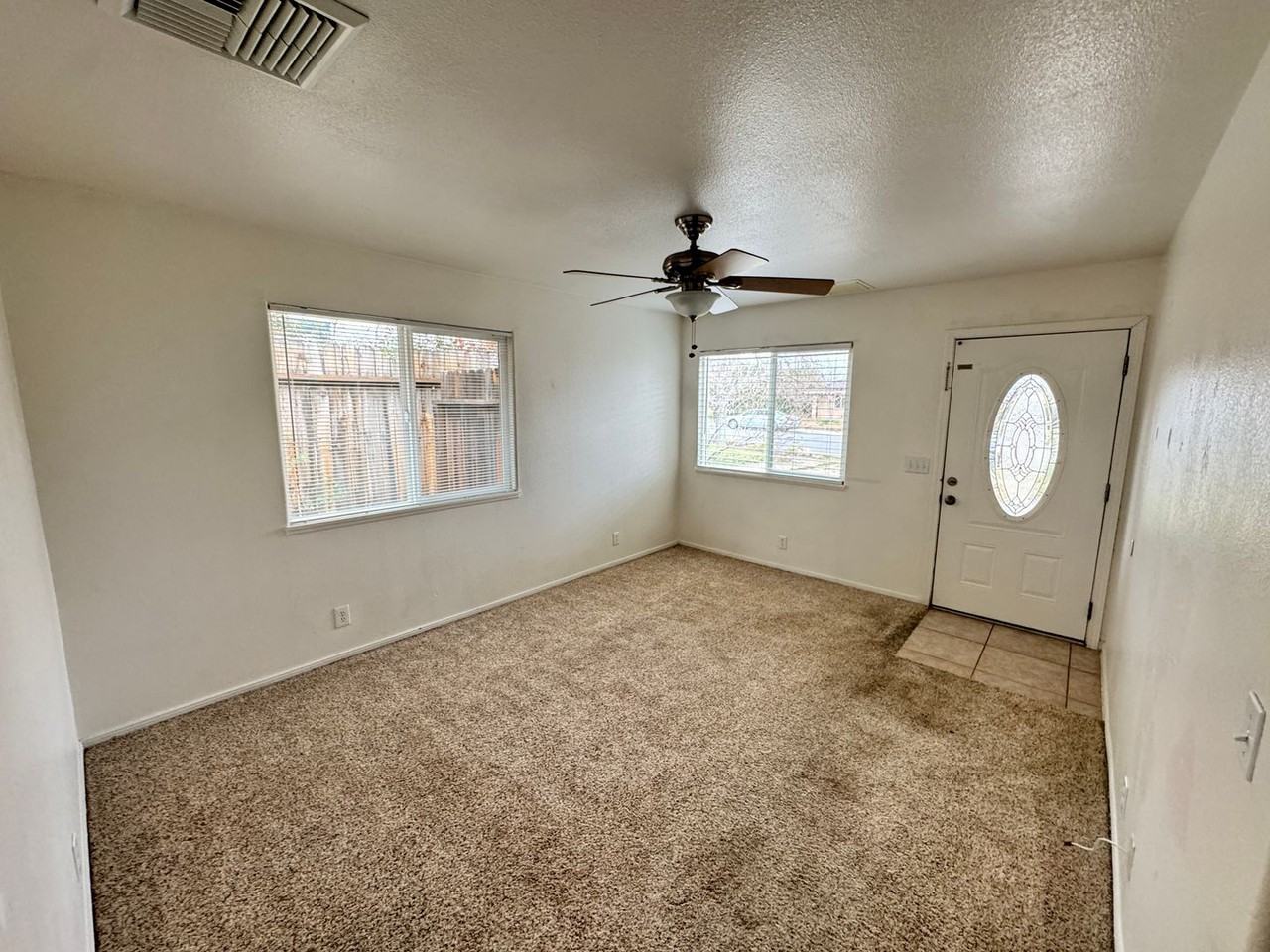 911 W Bataan Ave - Photo 2 of 12