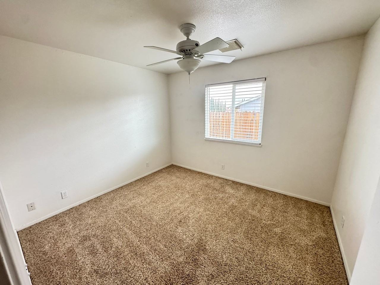 911 W Bataan Ave - Photo 7 of 12