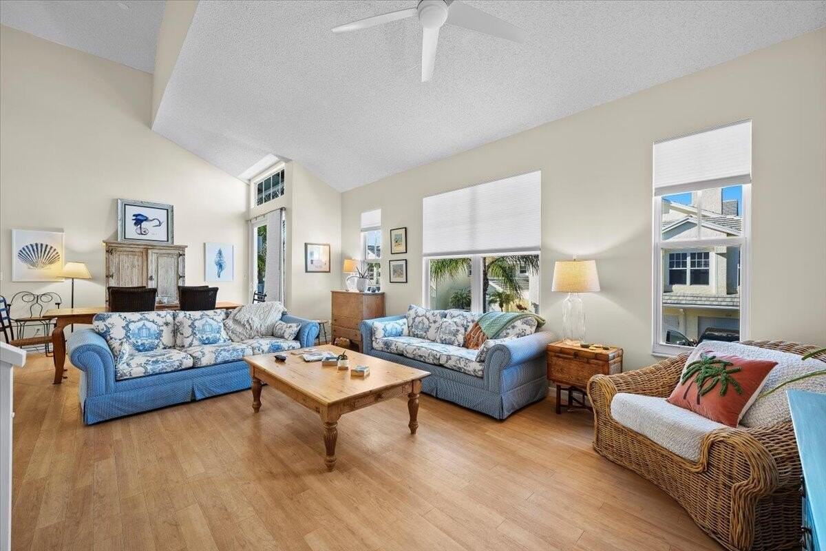 301 Mainsail Cir - Photo 4 of 39