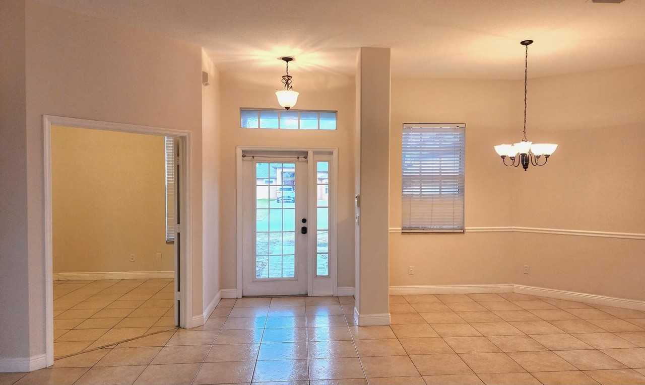 1792 Sw Starman Ave - Photo 3 of 24