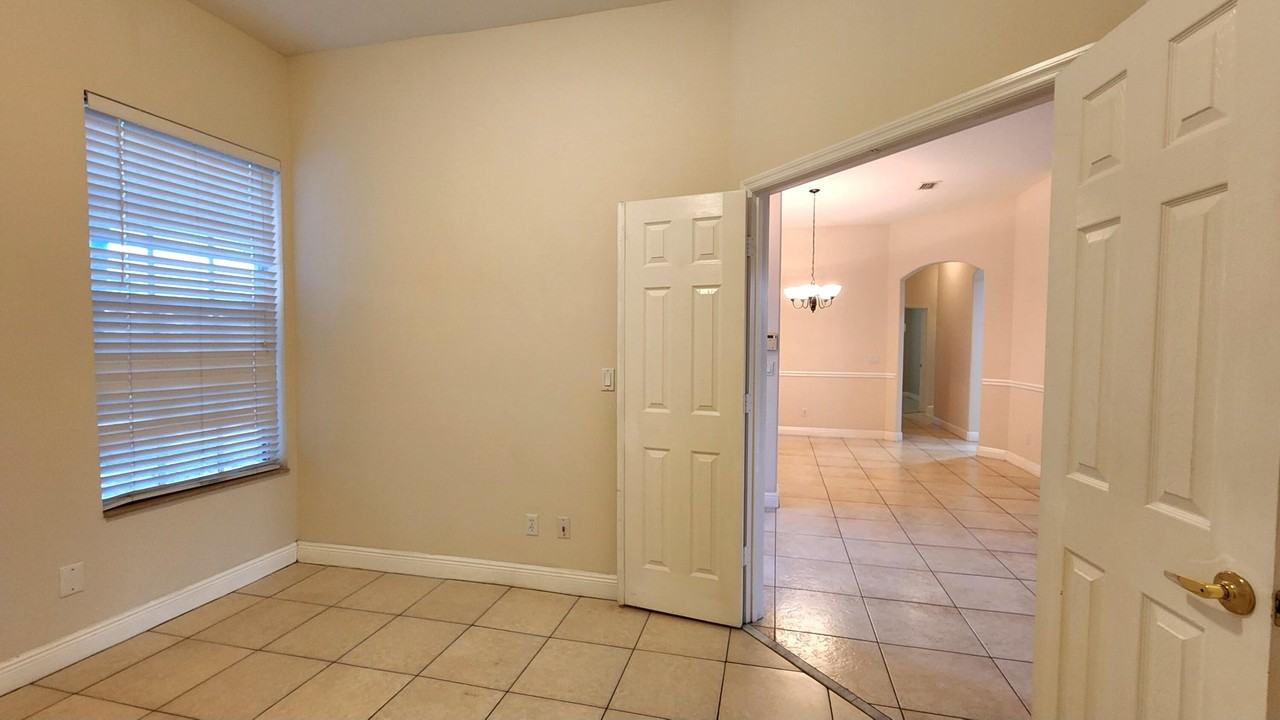 1792 Sw Starman Ave - Photo 4 of 24