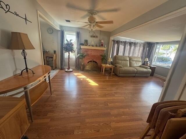 1322 N M St - Photo 4 of 11