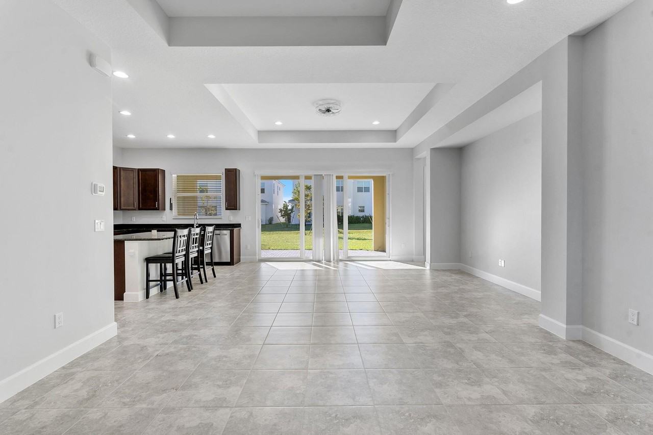 5747 Shore Pine Pl - Photo 5 of 34