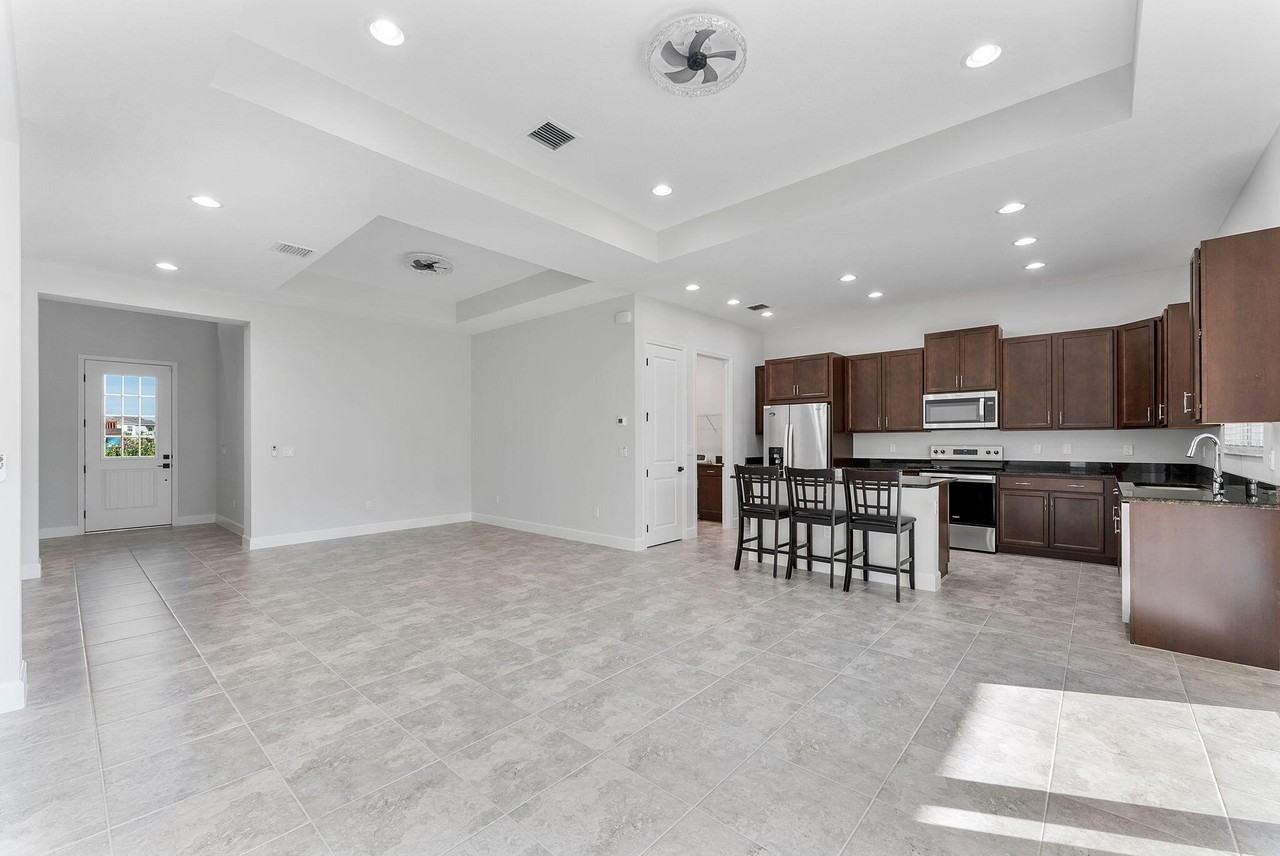 5747 Shore Pine Pl - Photo 6 of 34